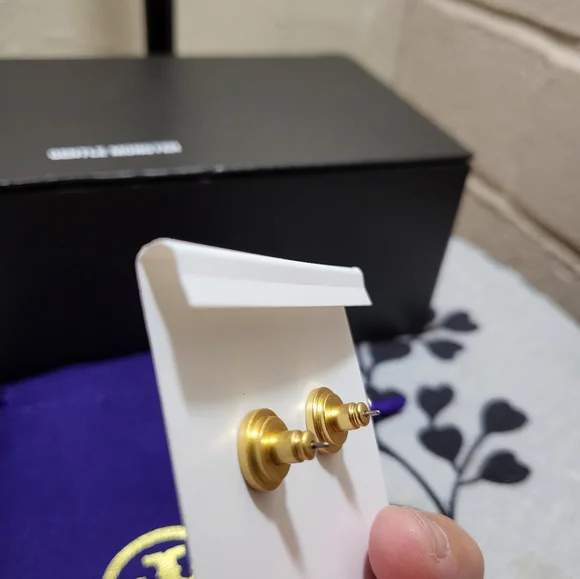 *** SOLD *** Tory Burch Sunflowers Pearl & Gold Logo Stud Earrings - Picture 9 of 11